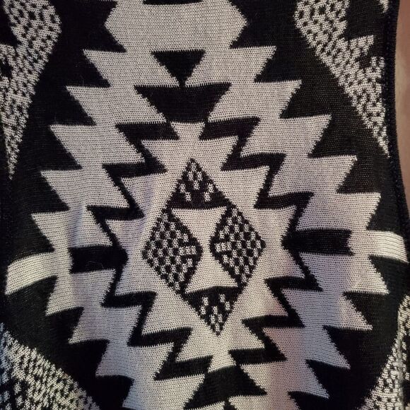 Lapis Long Knit Vest Black / Cream Large - Picture 6 of 8